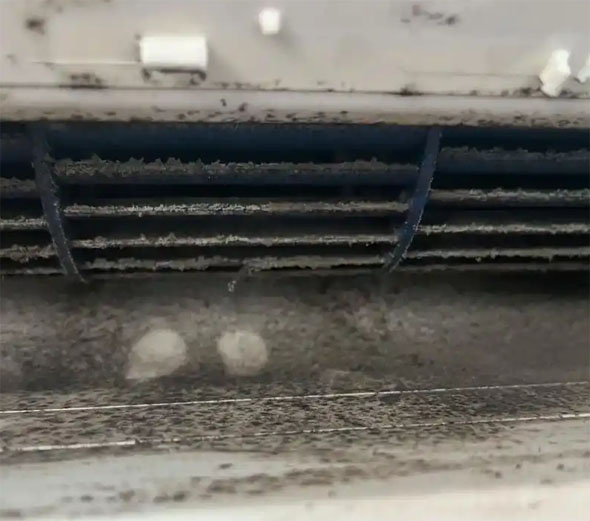 娄星空调吹的风有股烧焦味是怎么回事